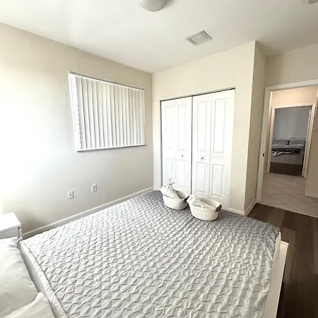 Private Bedroom In Miami - Coral Gables 601 Exterior photo