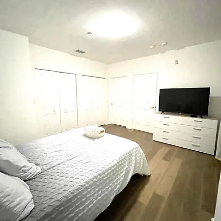 Private Bedroom In Miami - Coral Gables 601 Exterior photo