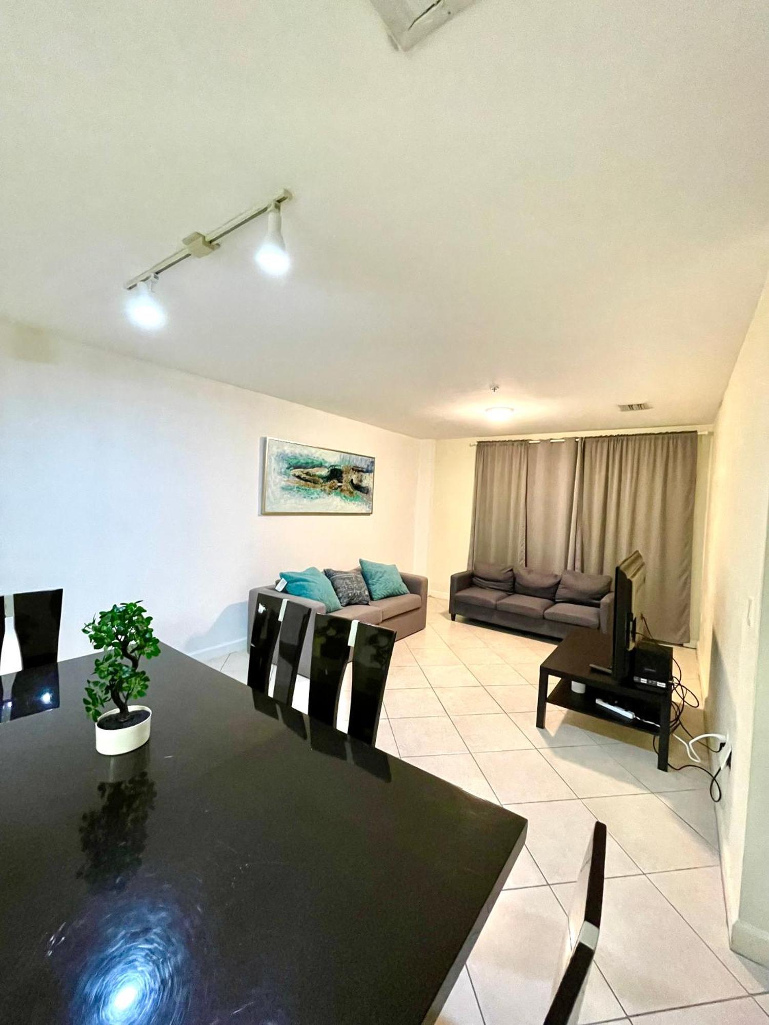 Private Bedroom In - Coral Gables 601 Quarto em Acomodações Particulares